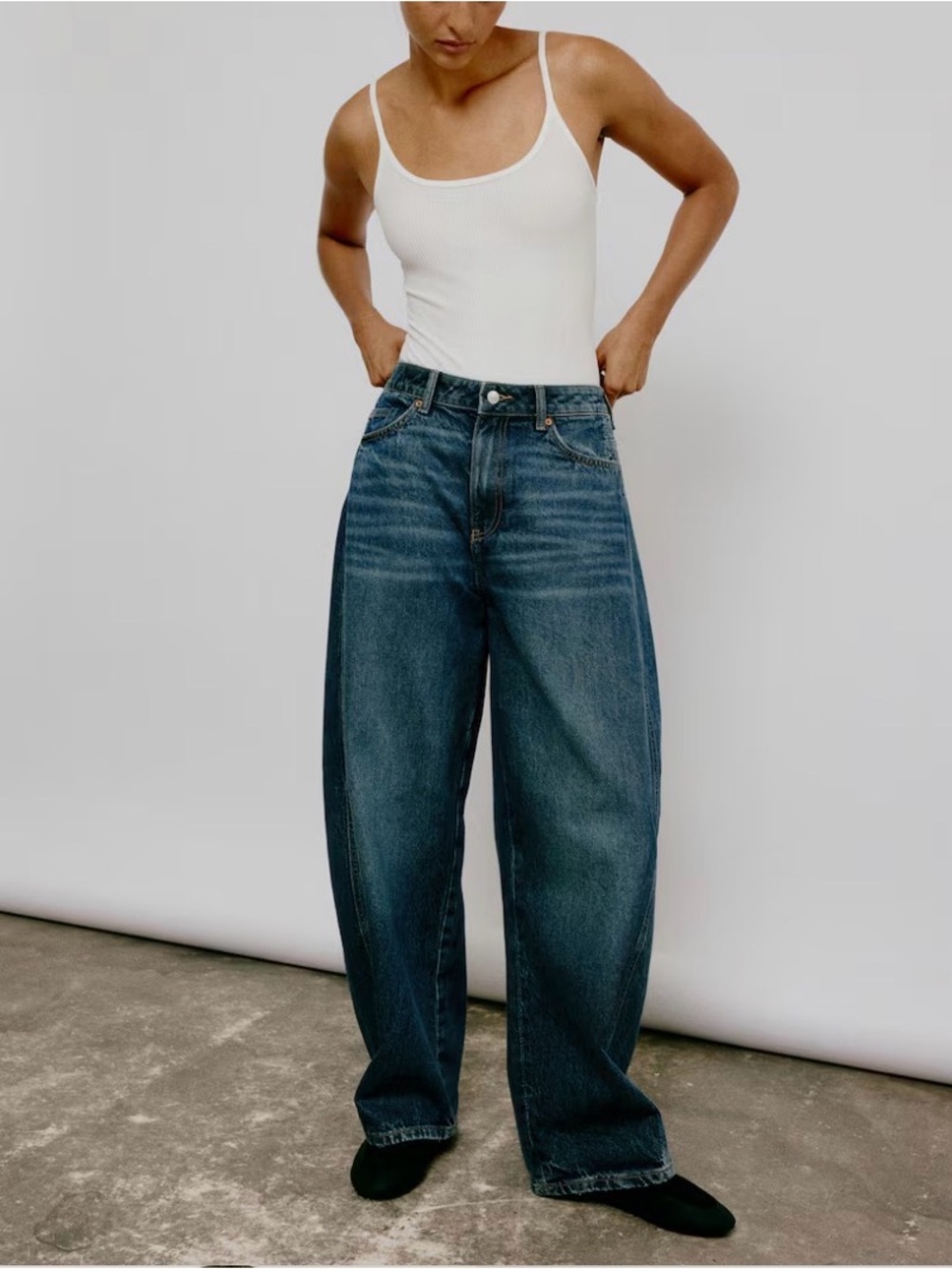 & Denim High-Rise barrel Leg Jeans in Deep Blue Wash